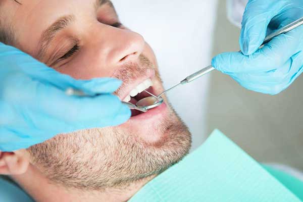 أطباء الأسنان في تركيا: الدكتور وحيد كتخدا والدكتورة سارة الدندل